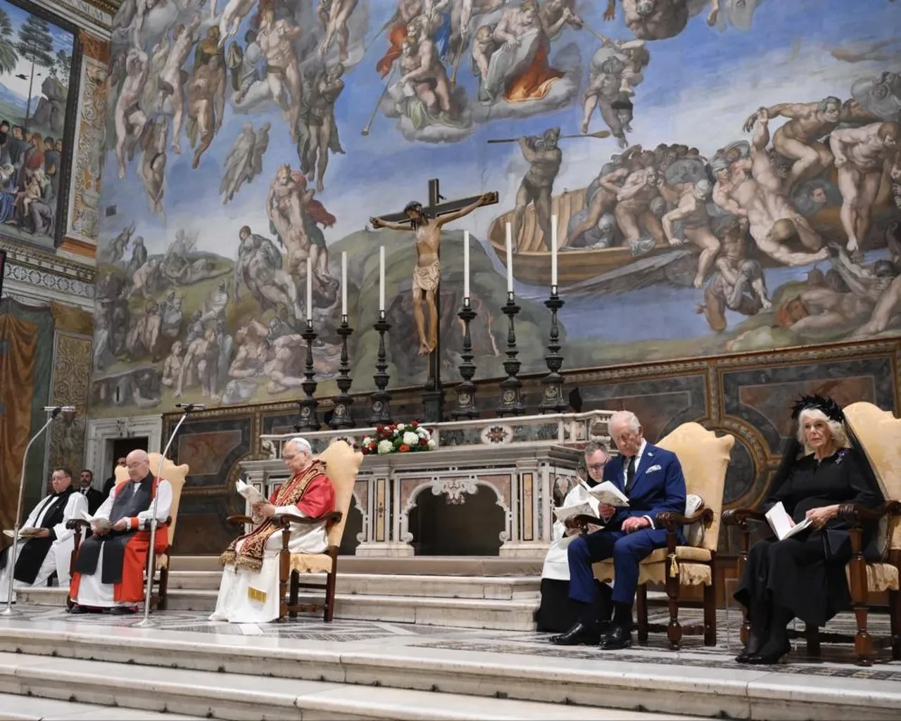İngiltere Kilisesi ile Katolik Kilisesi için 491 yıl sonra yeni sayfa: Kral Charles ile Papa Leo beraber dua etti