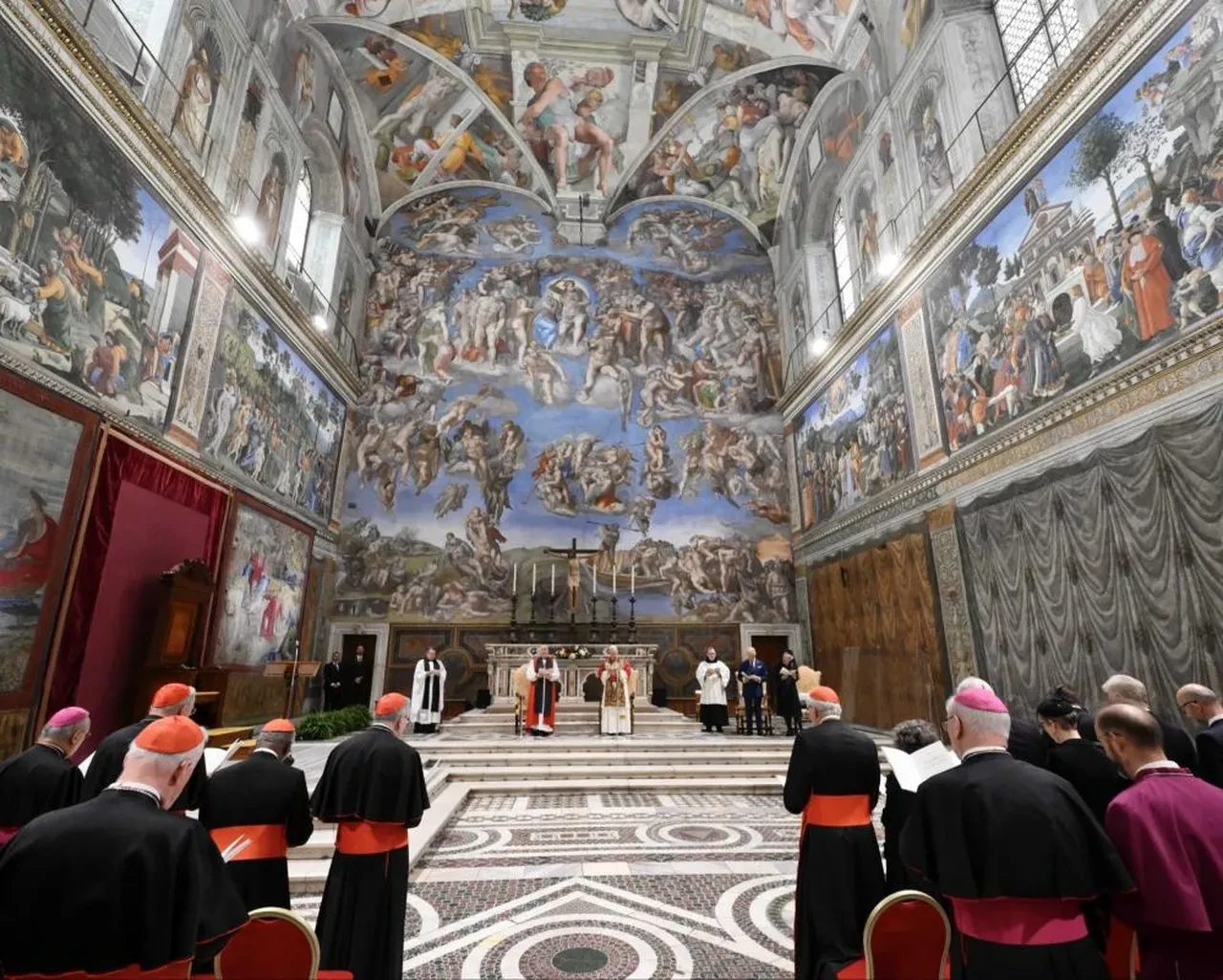 İngiltere Kilisesi ile Katolik Kilisesi için 491 yıl sonra yeni sayfa: Kral Charles ile Papa Leo beraber dua etti