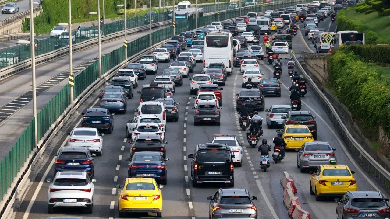 İstanbul'da trafik kilit! Yoğunluk yüzde 75'e çıktı