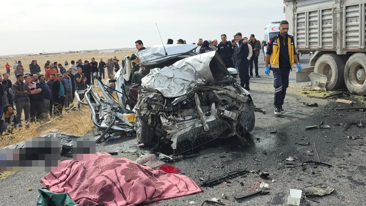 Katliam gibi kaza! Otomobil hurdaya döndü: 3 kardeş hayatını kaybetti