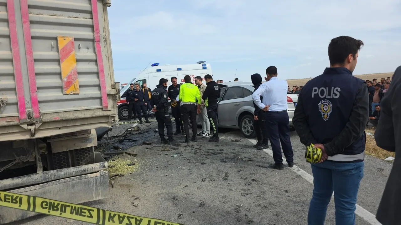 Katliam gibi kaza! Otomobil hurdaya döndü: 3 kardeş hayatını kaybetti