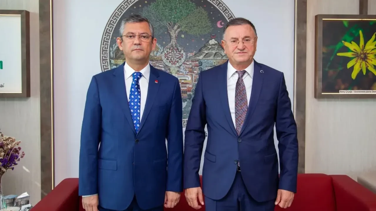 Lütfü Savaş'tan Özgür Özel'e suç duyurusu!