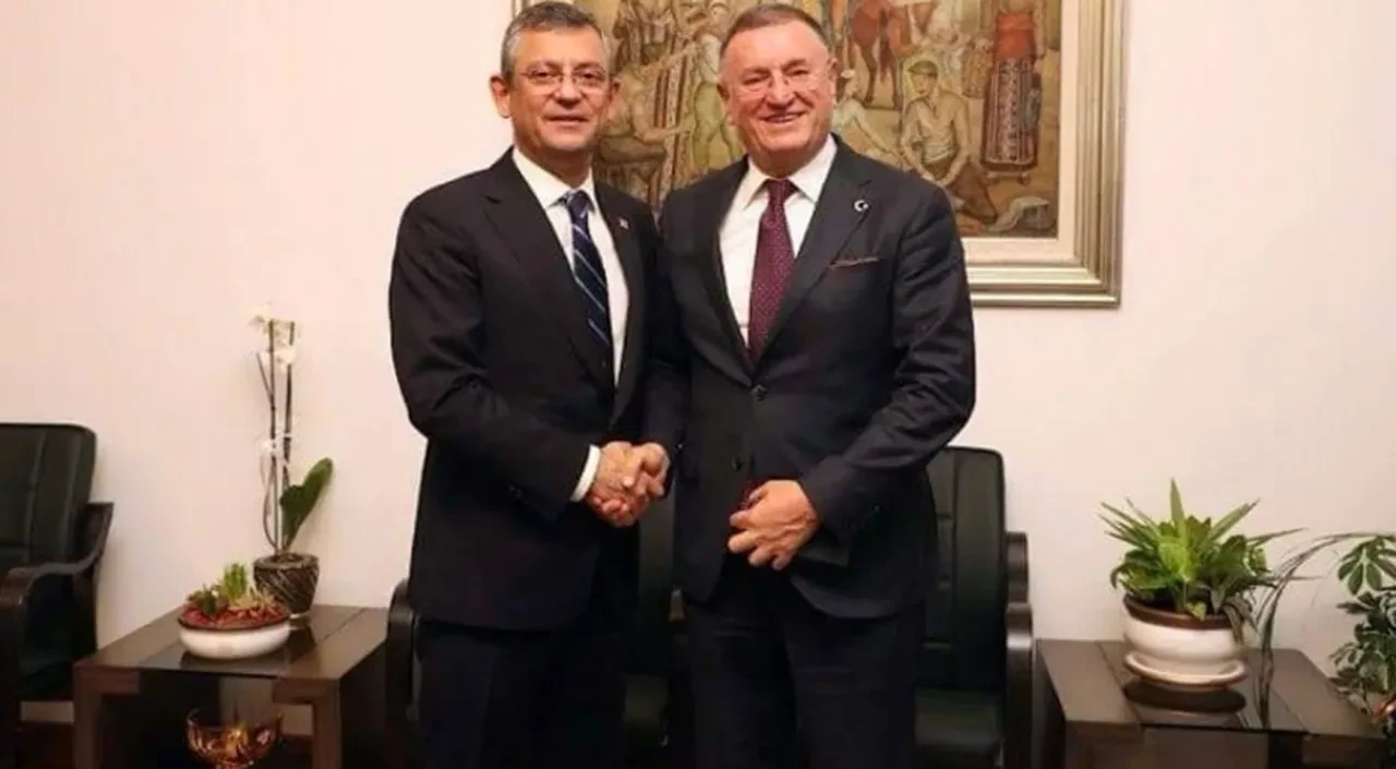 Lütfü Savaş'tan Özgür Özel'e suç duyurusu!