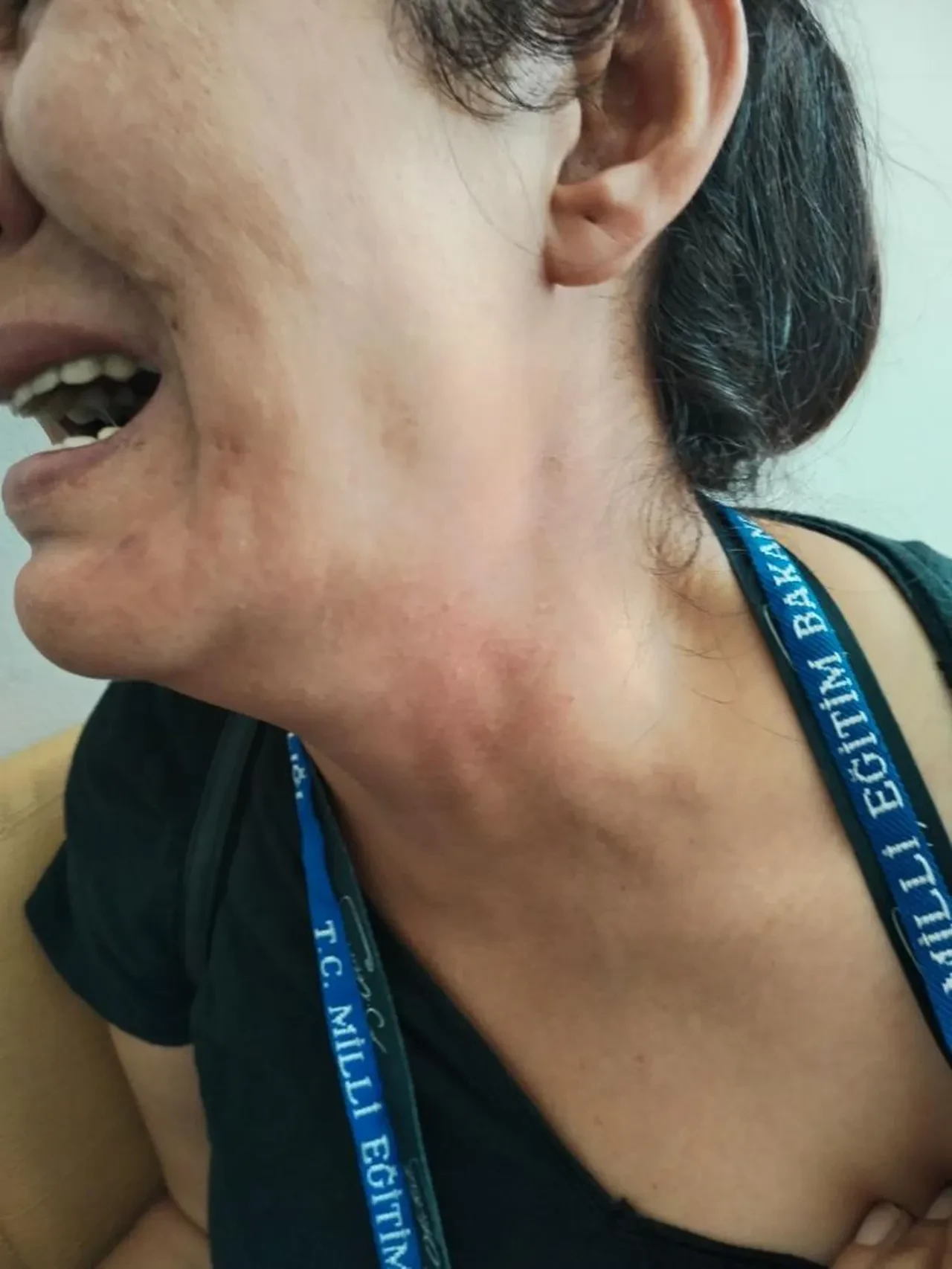 Öğrencilerin gözleri önünde dehşet! Veli öğretmene saldırdı