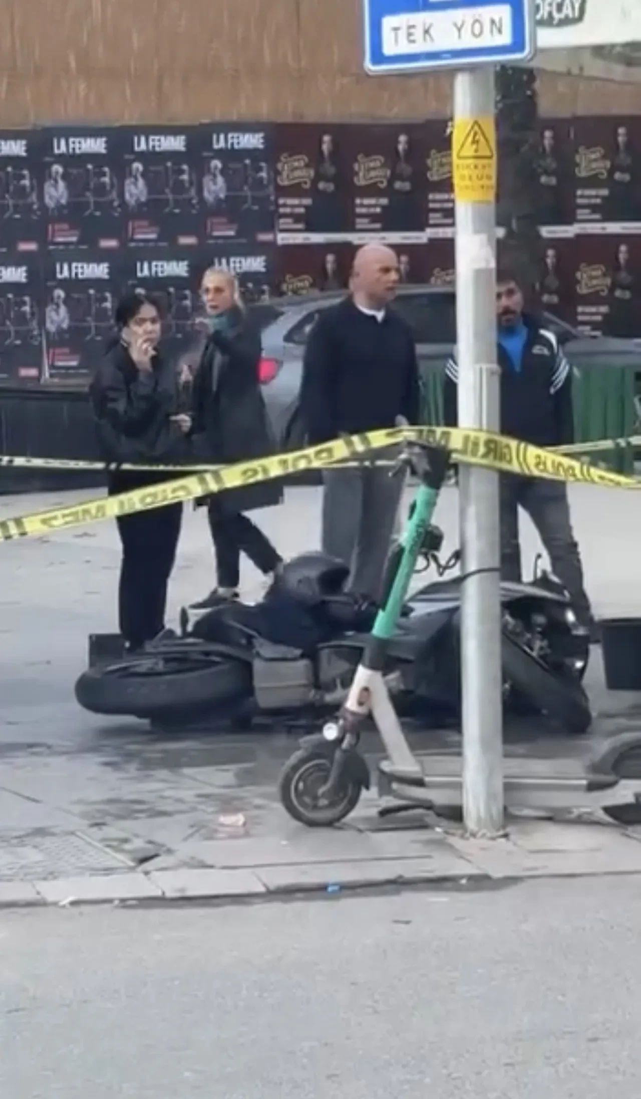 Oyuncu İrem Helvacıoğlu'nun eşi ve bebeğiyle kaza anının görüntüsü ortaya çıktı