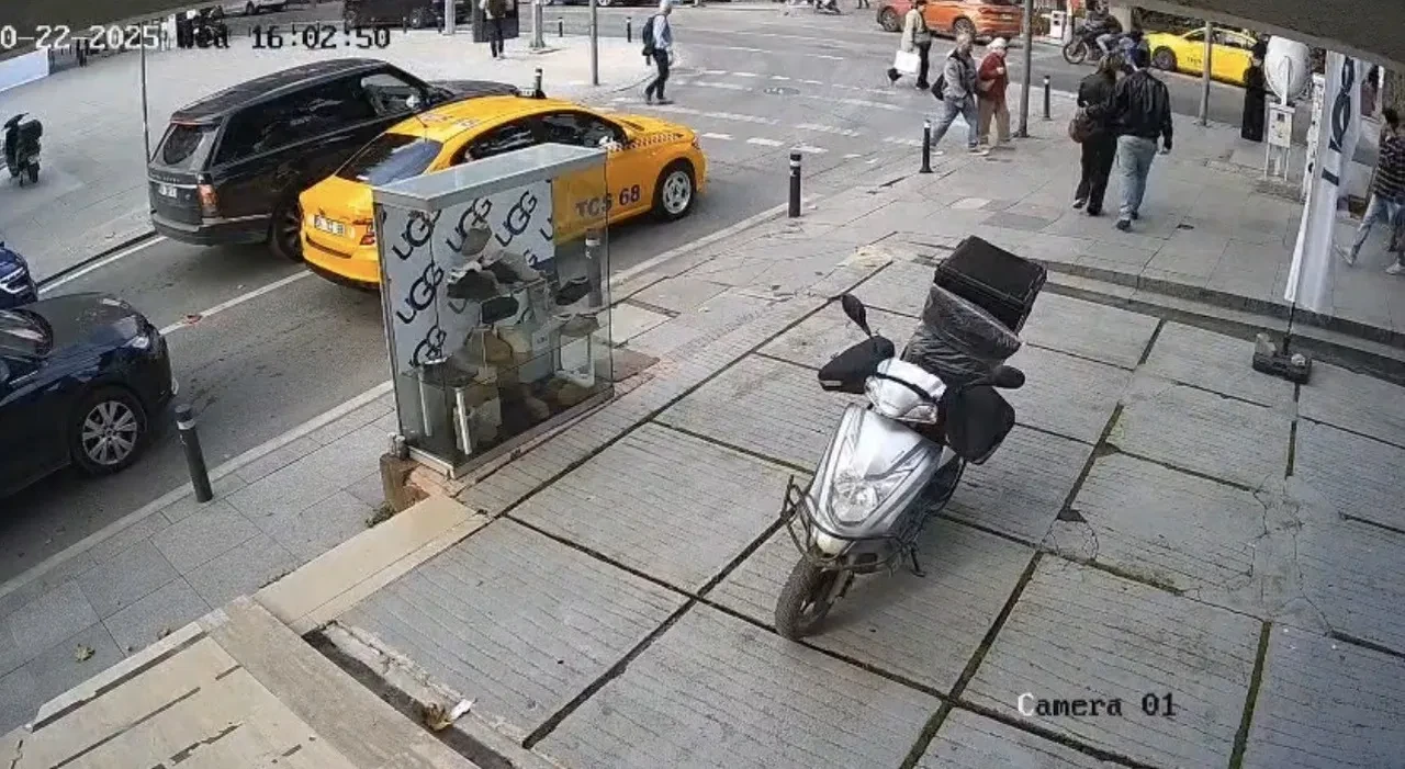 Oyuncu İrem Helvacıoğlu'nun eşi ve bebeğiyle kaza anının görüntüsü ortaya çıktı