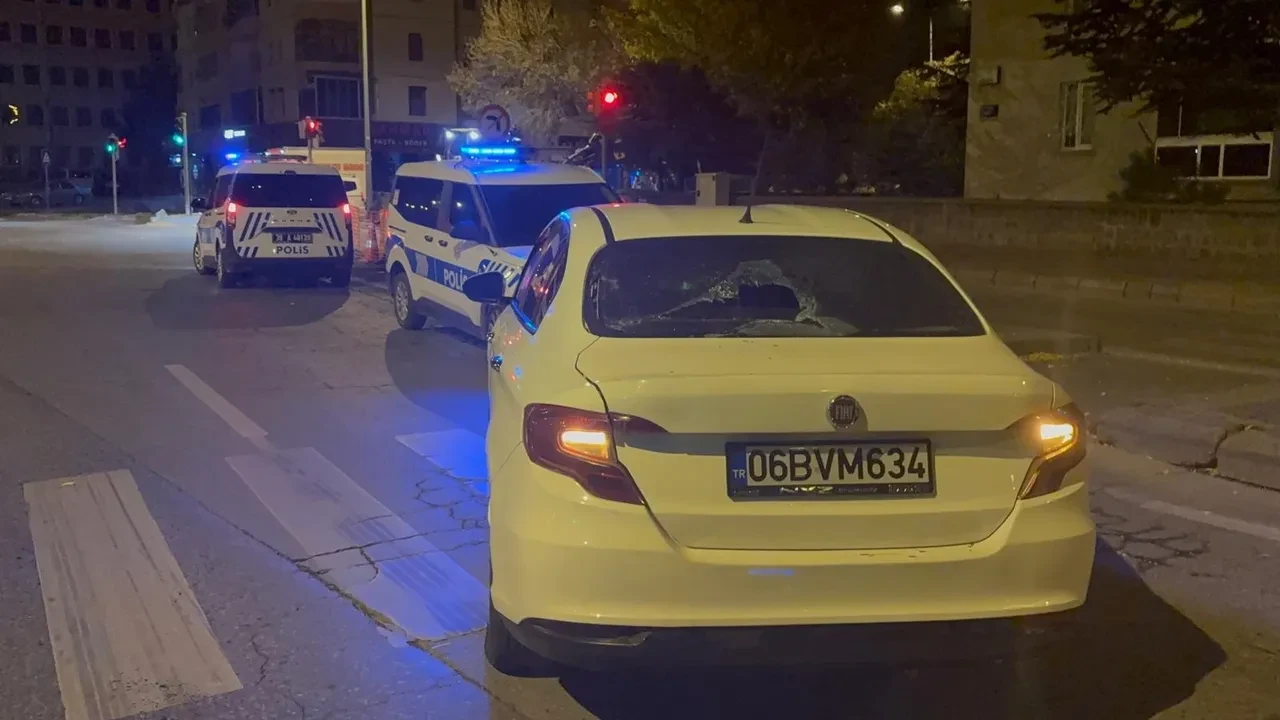 Şehir magandaları durmuyor! Sürücüyü önce dövdüler sonra gasp ettiler