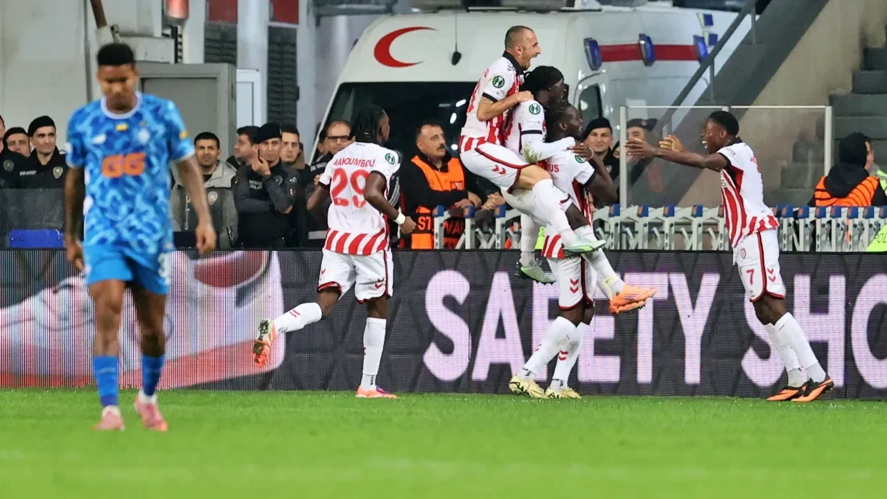 UEFA Konferans Ligi'nde Karadeniz fırtınası esti: Samsunspor Dinamo Kiev'i 3-0 mağlup etti