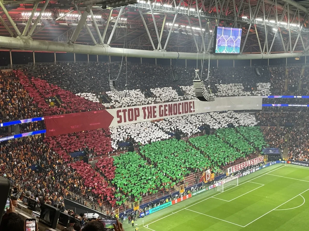 UEFA'dan Galatasaray için tepki çeken karar! 'Özgür Filistin' pankartına tahammül edemediler