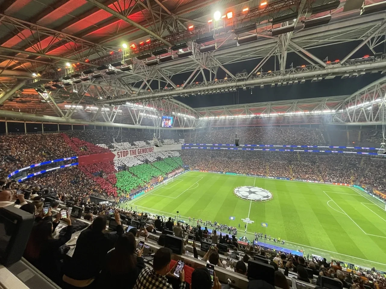 UEFA'dan Galatasaray için tepki çeken karar! 'Özgür Filistin' pankartına tahammül edemediler