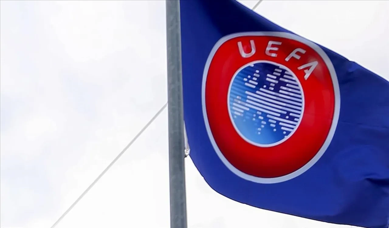 UEFA'dan Galatasaray için tepki çeken karar! 'Özgür Filistin' pankartına tahammül edemediler