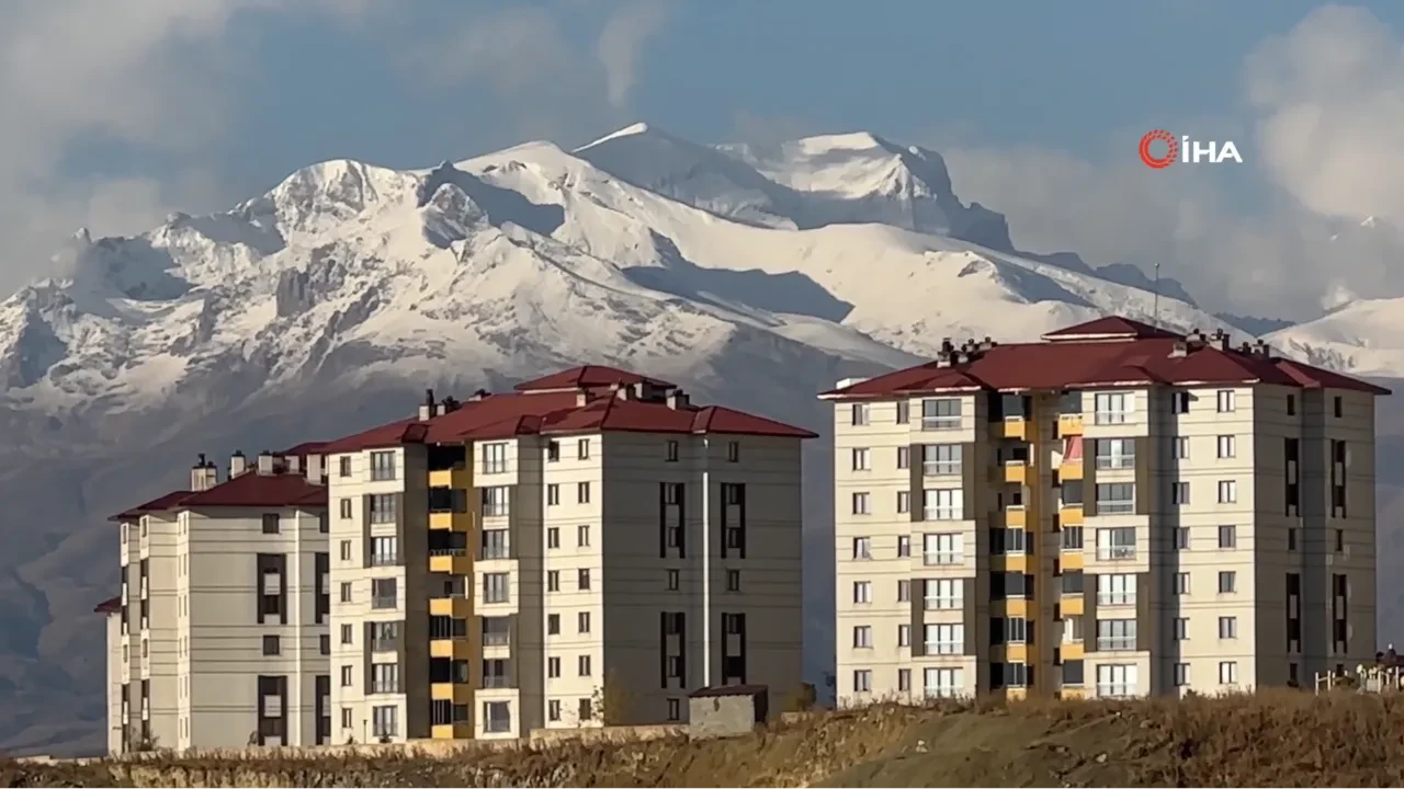 Yüksekova Cilo Dağı yeniden beyaza büründü!