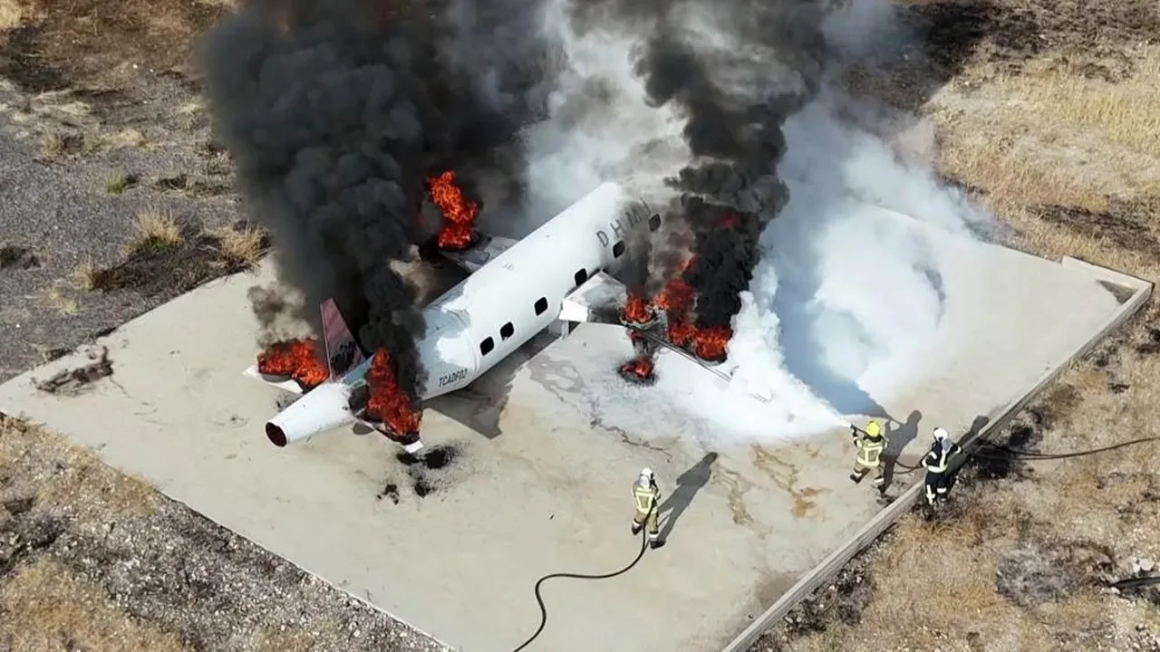Aksiyon filmi gibi tatbikat! Görenler uçak düştü sandı