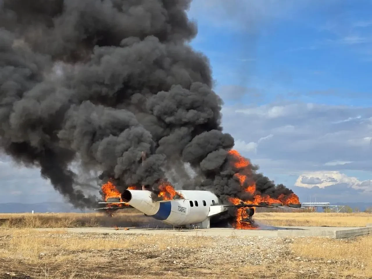 Aksiyon filmi gibi tatbikat! Görenler uçak düştü sandı