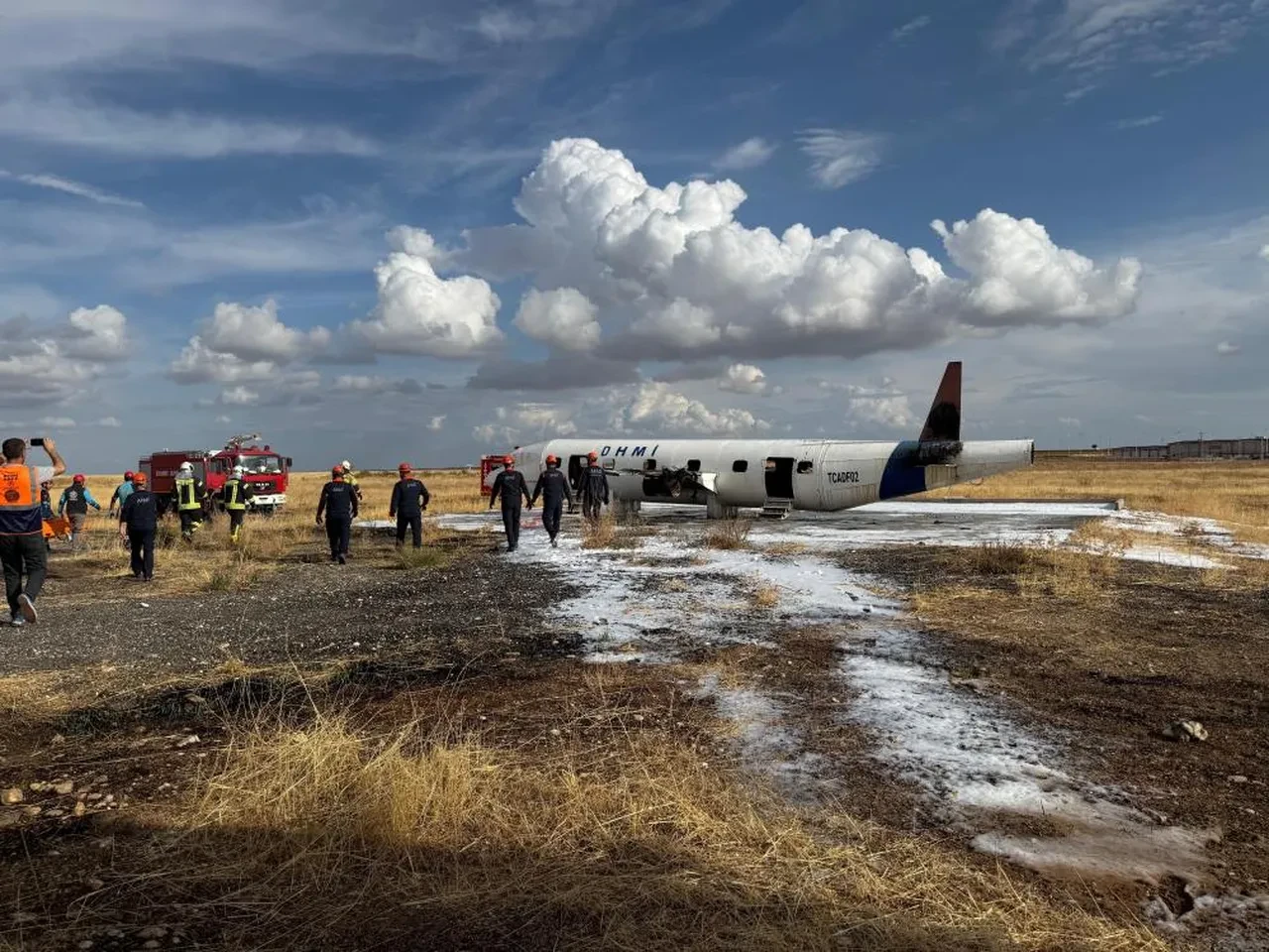 Aksiyon filmi gibi tatbikat! Görenler uçak düştü sandı
