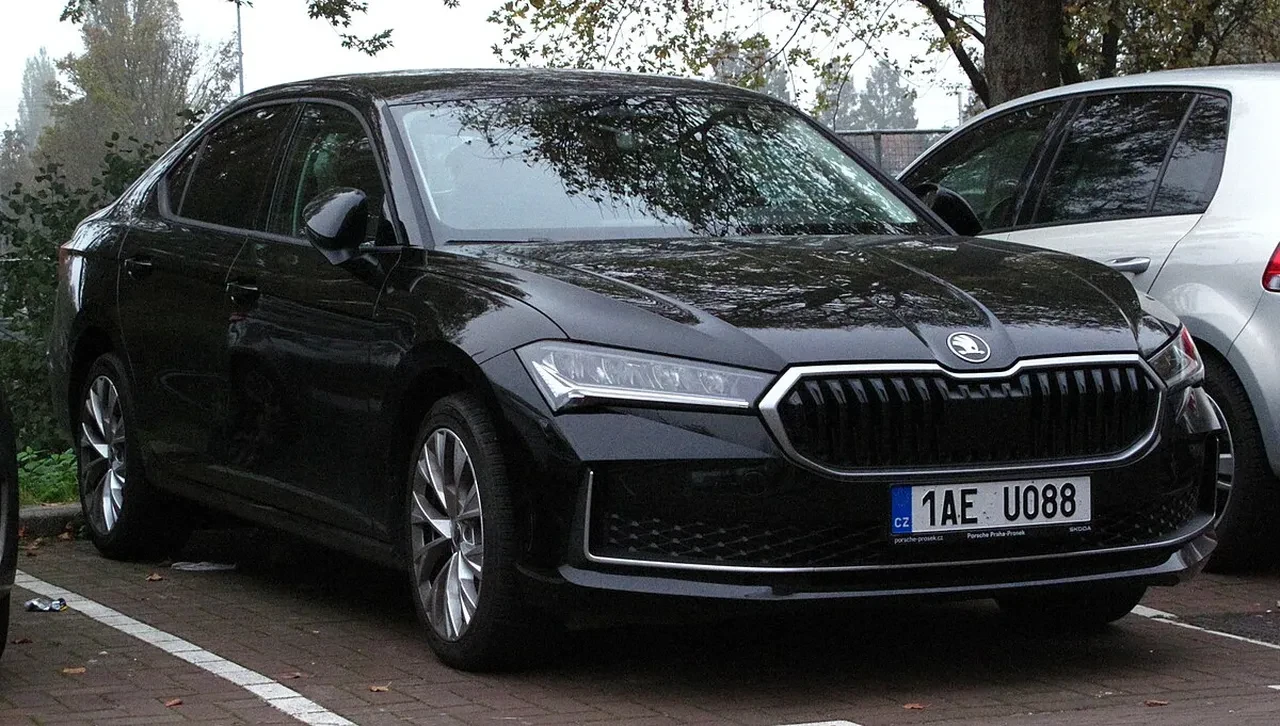 Dizel Skoda Superb tek depoyla 2.831 kilometre yaptı!