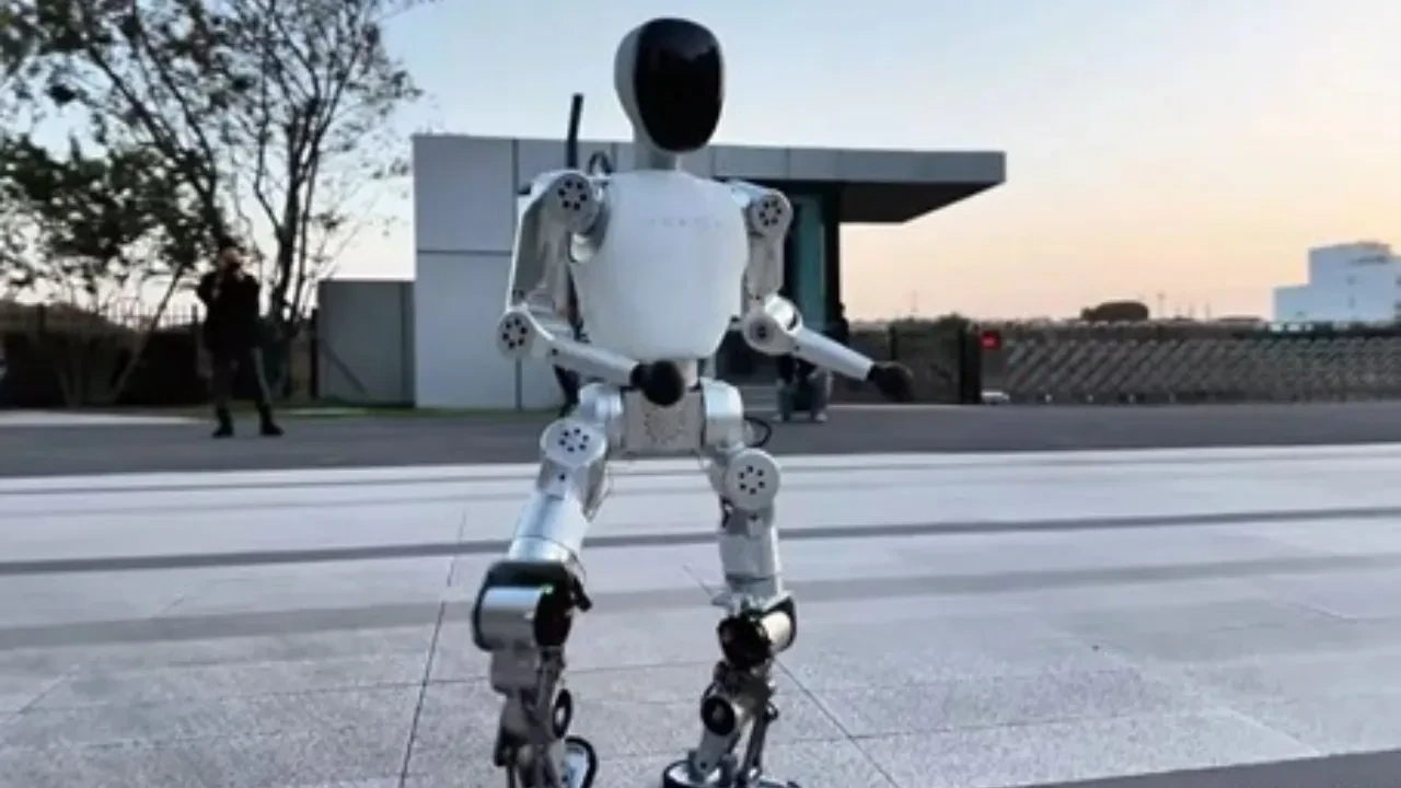 Dünyanın en ucuz insansı robotu tanıtıldı