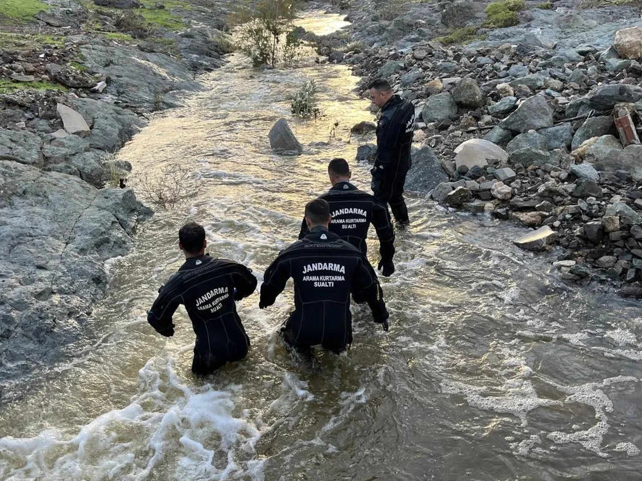 Foça'daki sel felaketinin boyutu havadan görüntülendi! Kayıp 1 kişi aranıyor 