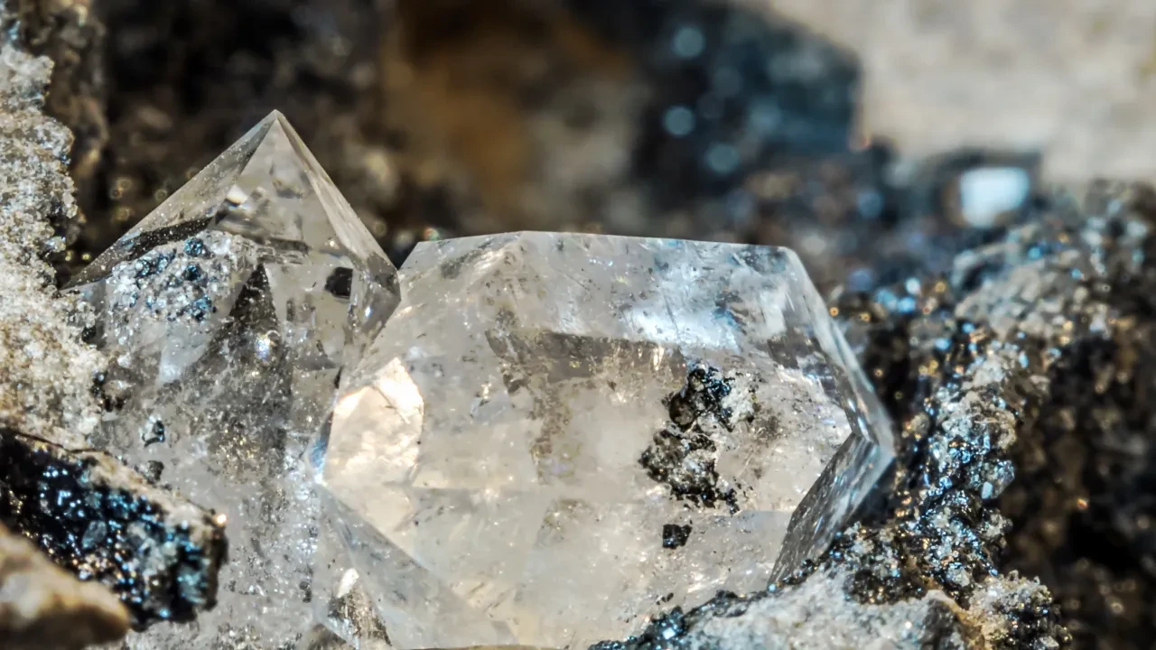 Hayali gerçek oldu: Parkta 2,71 karat elmas buldu!