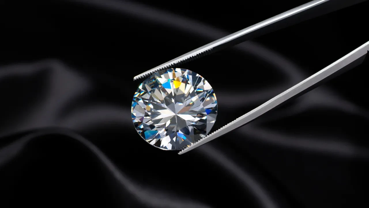 Hayali gerçek oldu: Parkta 2,71 karat elmas buldu!