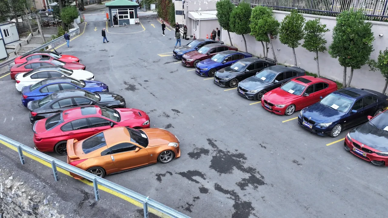 İstanbul merkezli 12 ilde 'change' araç operasyonunda 74 gözaltı! Değeri 300 milyon lira olan araçlar sergilendi