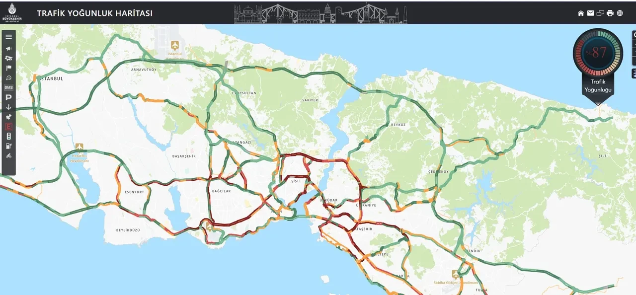 İstanbul trafiğine sağanak yağışa teslim! Yoğunluk yüzde 87'yi gördü