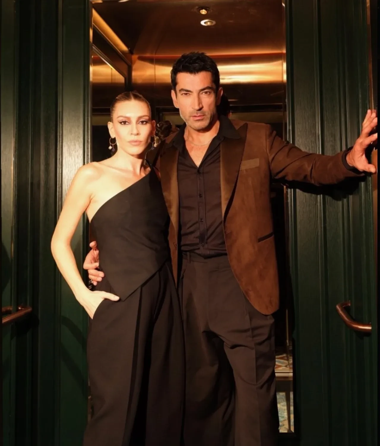 Kenan İmirzalıoğlu'nu gören dönüp bir daha baktı! Botokslu haline eleştiri yağdı