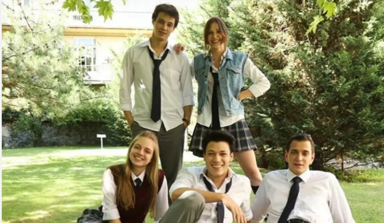 Mert Yazıcıoğlu ile İpek Filiz Yazıcı'nın neşeli hali kameraya yansıdı! Yıllar sonra yan yanalar