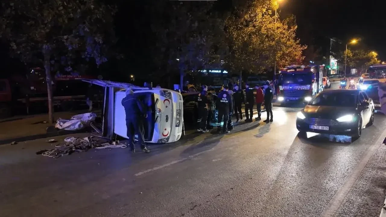 Sancaktepe’de uyuşturucu kazası: Yaralı var, yüklü uyuşturucu bulundu!