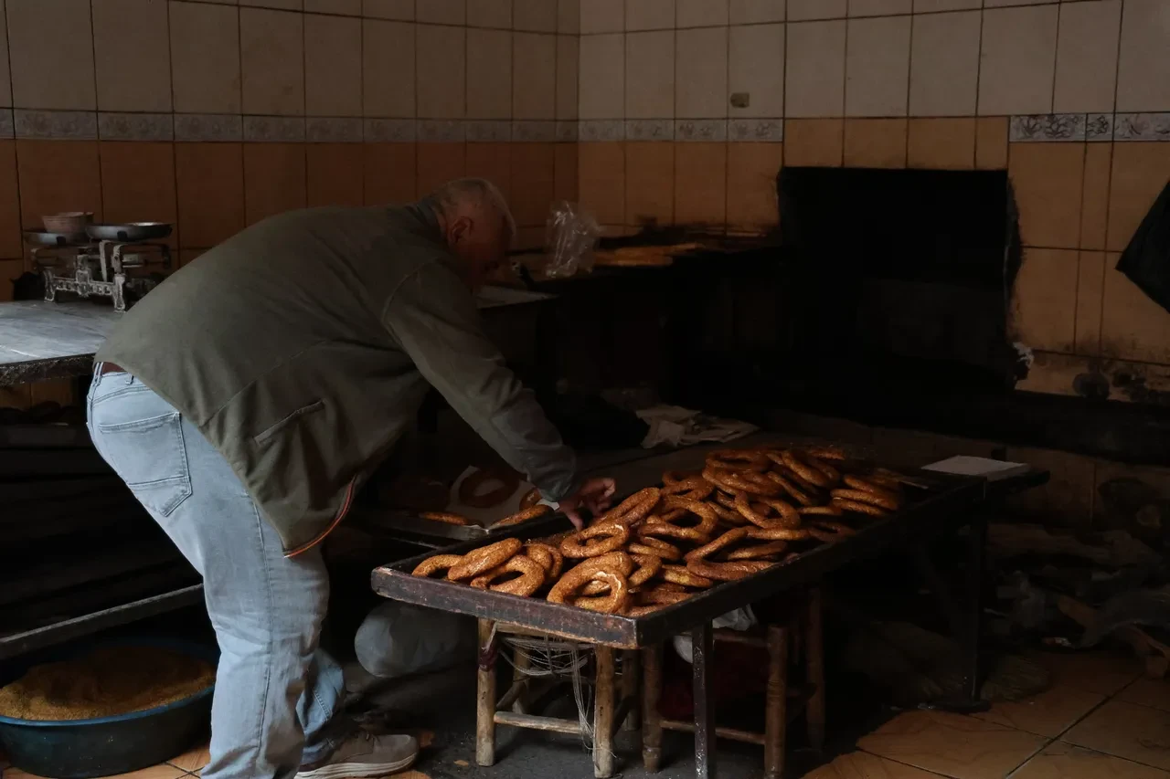 20 yıl simit sattı, KPSS'ye girip 49 yaşında atandı! Annesini güç bela ikna etti: Simit tezgahından memurluğa