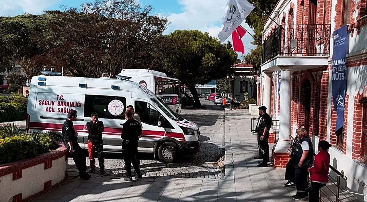 Böyle anne olmaz olsun! Gencin yanına oturdu, 2 aylık bebeğini ona bırakıp kaçtı
