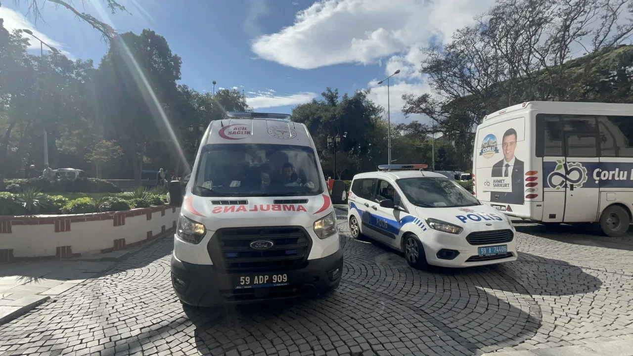 Böyle anne olmaz olsun! Gencin yanına oturdu, 2 aylık bebeğini ona bırakıp kaçtı