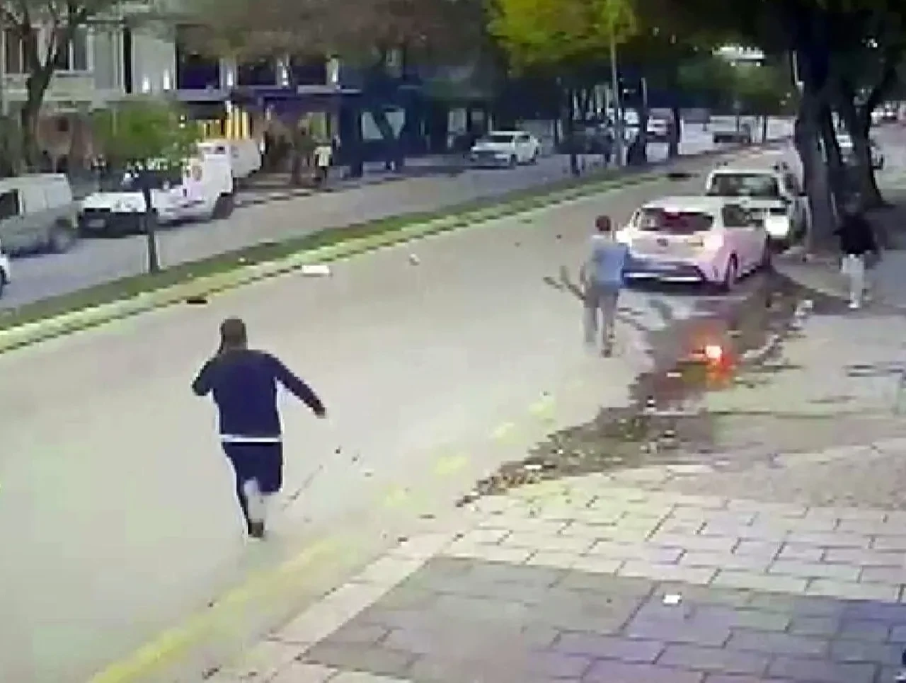 Cinayet gibi kaza! Çarptığı kadını havaya uçurdu: O anlar kameraya yansıdı