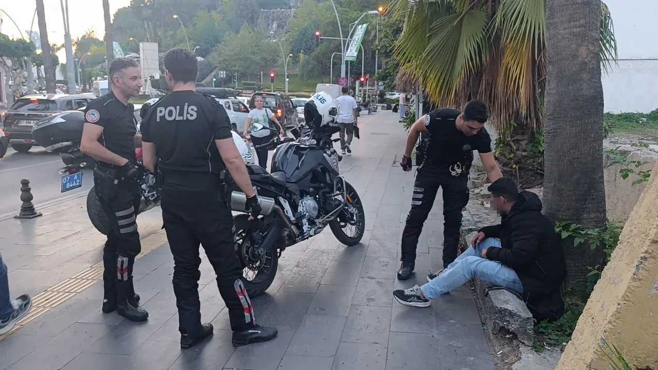 Durakta baygın bulundu! Uyanınca öyle bir şey yaptı ki ekipler şoke oldu