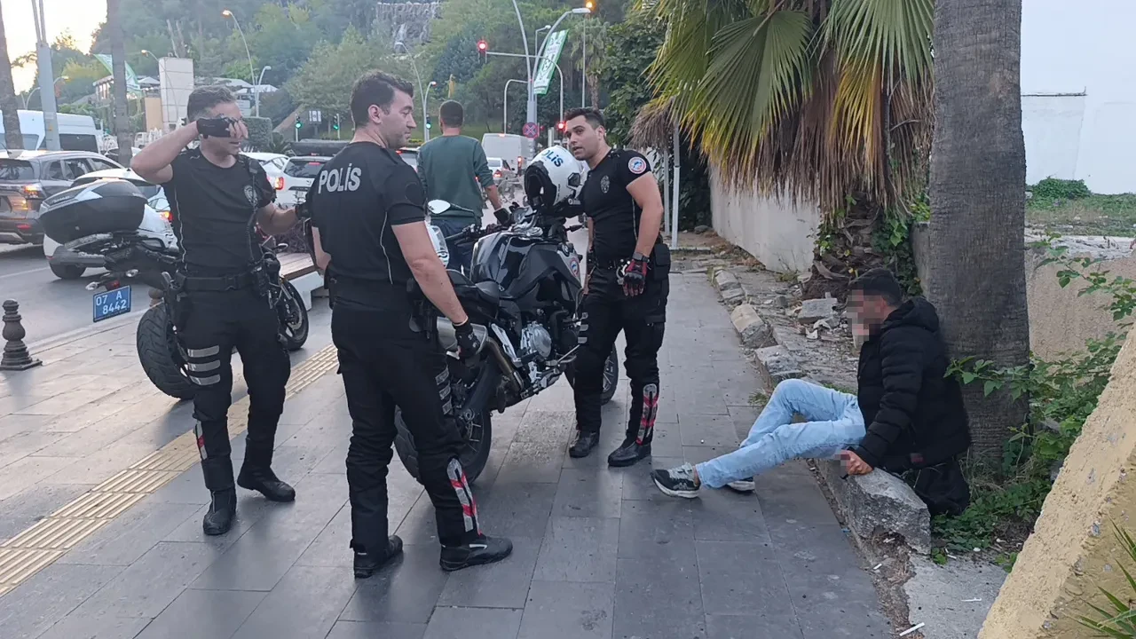 Durakta baygın bulundu! Uyanınca öyle bir şey yaptı ki ekipler şoke oldu
