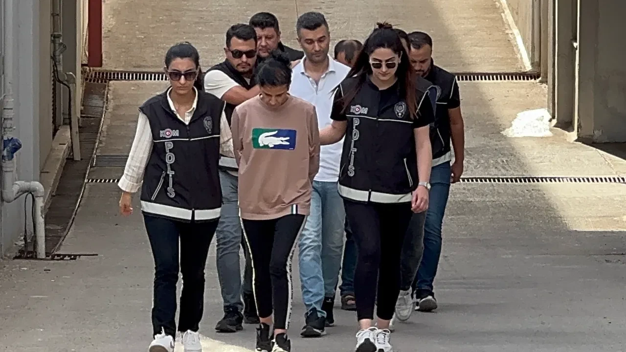 Kadınlar gününü fırsata çevirdiler! Tuzağa düşürüp kredi çektiren şebeke çökertildi