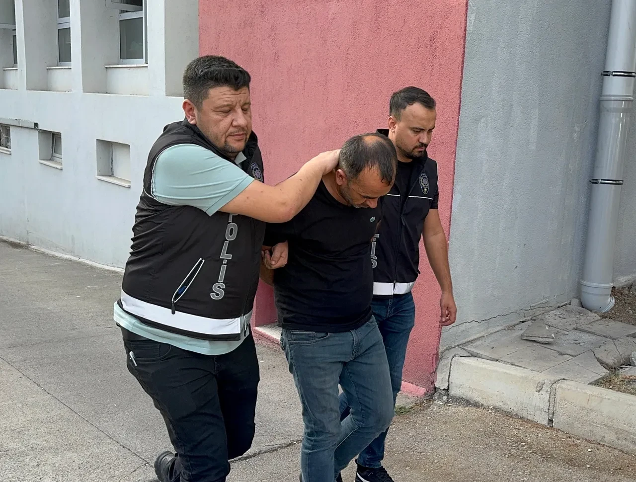 Kadınlar gününü fırsata çevirdiler! Tuzağa düşürüp kredi çektiren şebeke çökertildi