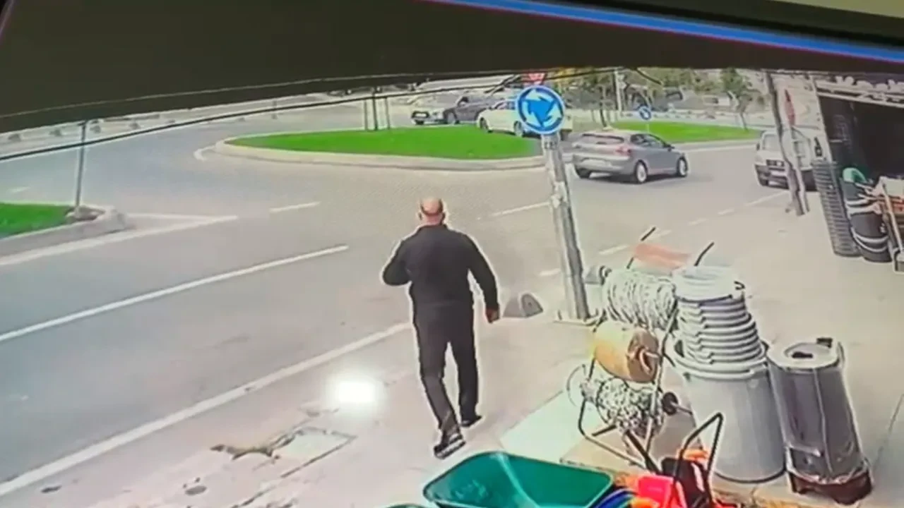 Kavşakta şaşkına çeviren anlar! Sürücü frenin yerini unuttu