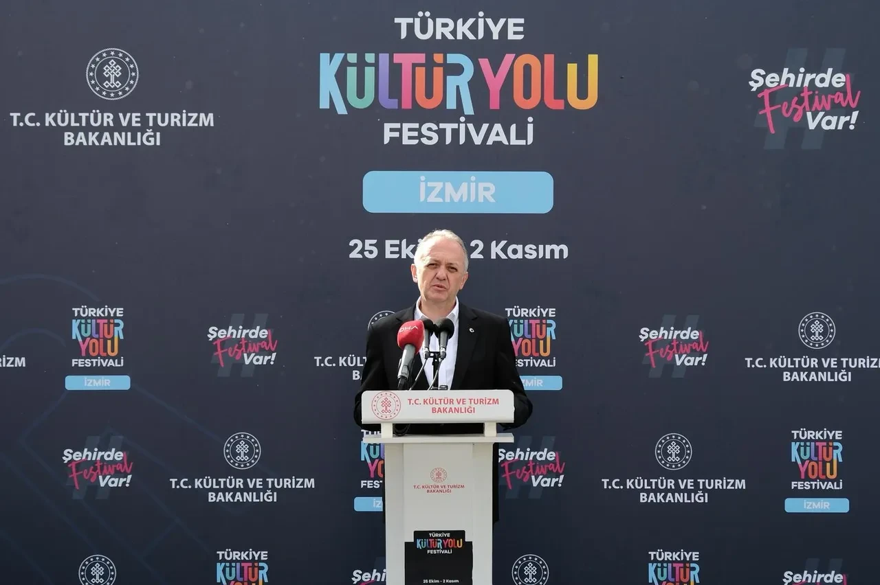Sanatın kalbi bu kez Ege’de atıyor: İzmir Kültür Yolu Festivali başladı!