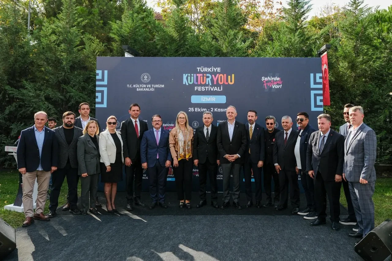 Sanatın kalbi bu kez Ege’de atıyor: İzmir Kültür Yolu Festivali başladı!