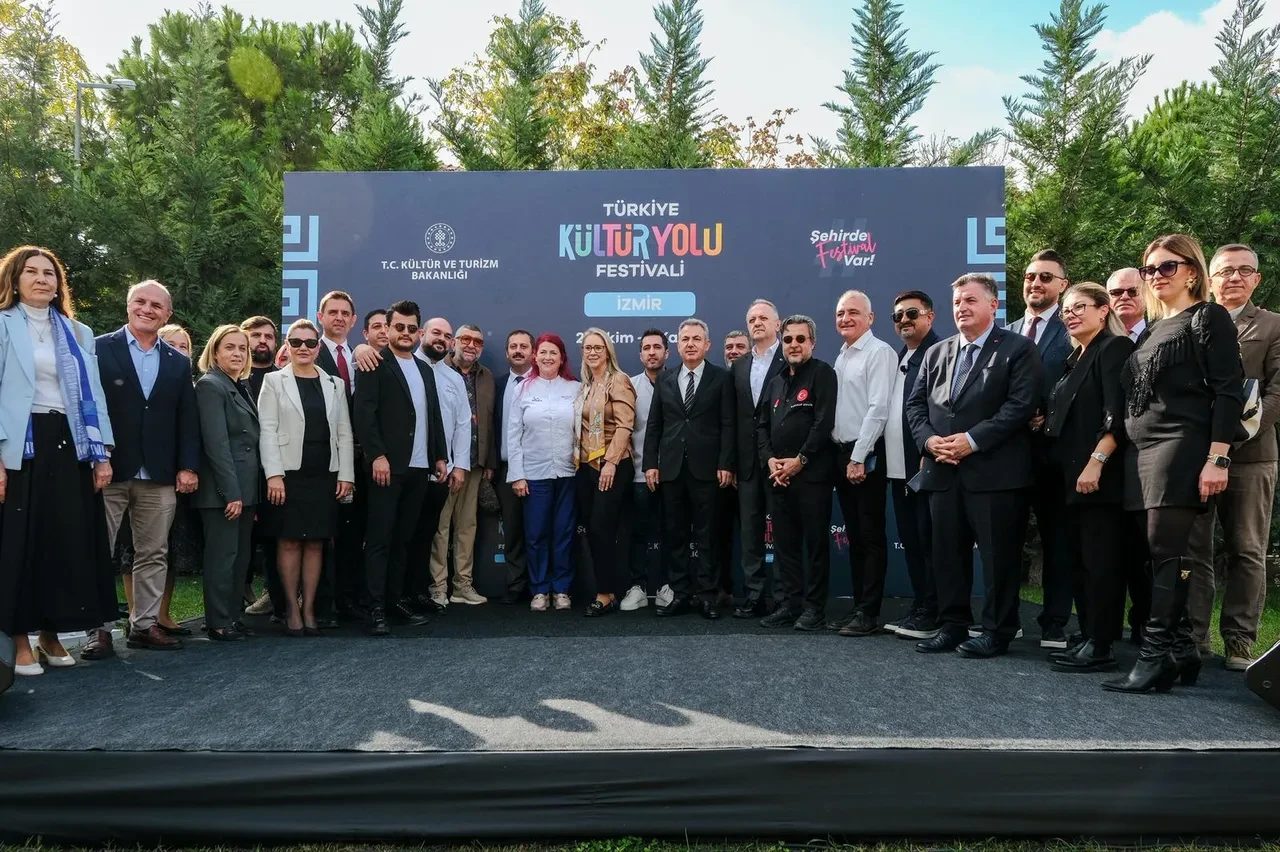 Sanatın kalbi bu kez Ege’de atıyor: İzmir Kültür Yolu Festivali başladı!
