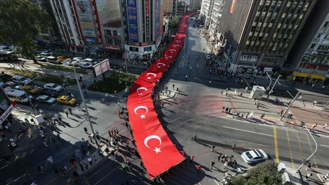 29 Ekim Cumhuriyet Bayramı İzmir etkinlikleri! Fener alayı ve Haluk Levent konseri gerçekleştirilecek