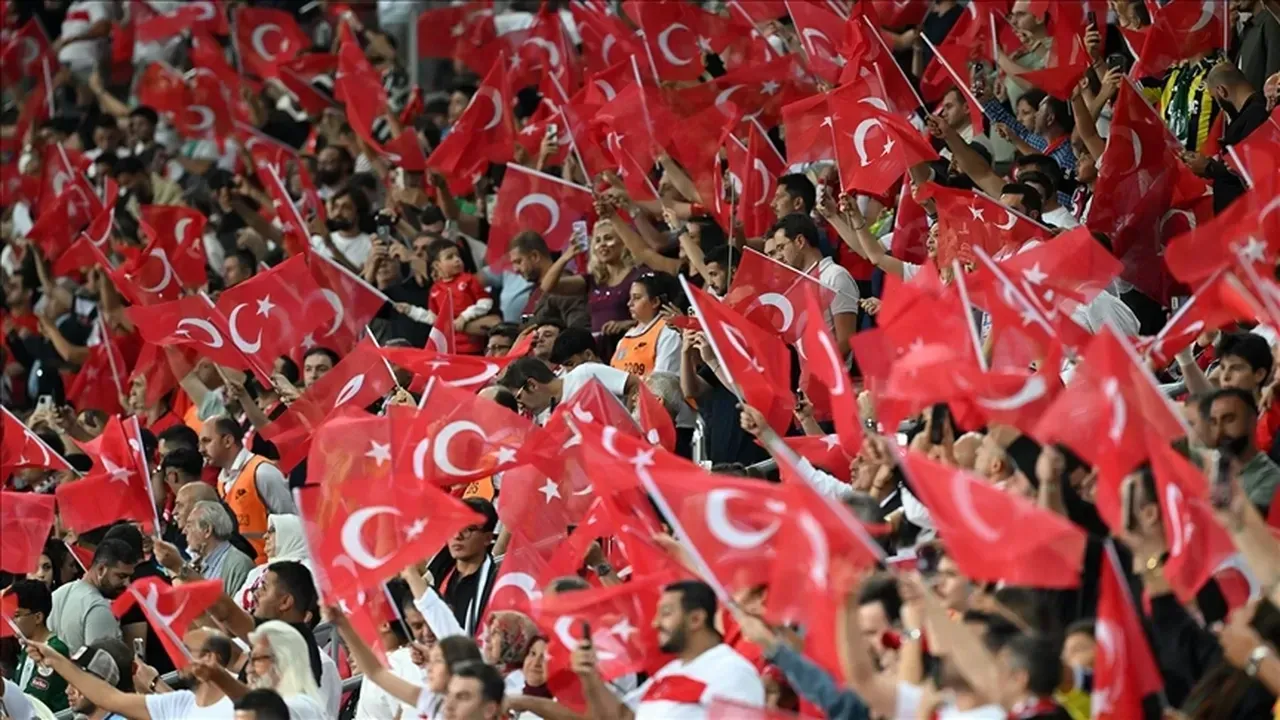 29 Ekim Cumhuriyet Bayramı İzmir etkinlikleri! Fener alayı ve Haluk Levent konseri gerçekleştirilecek