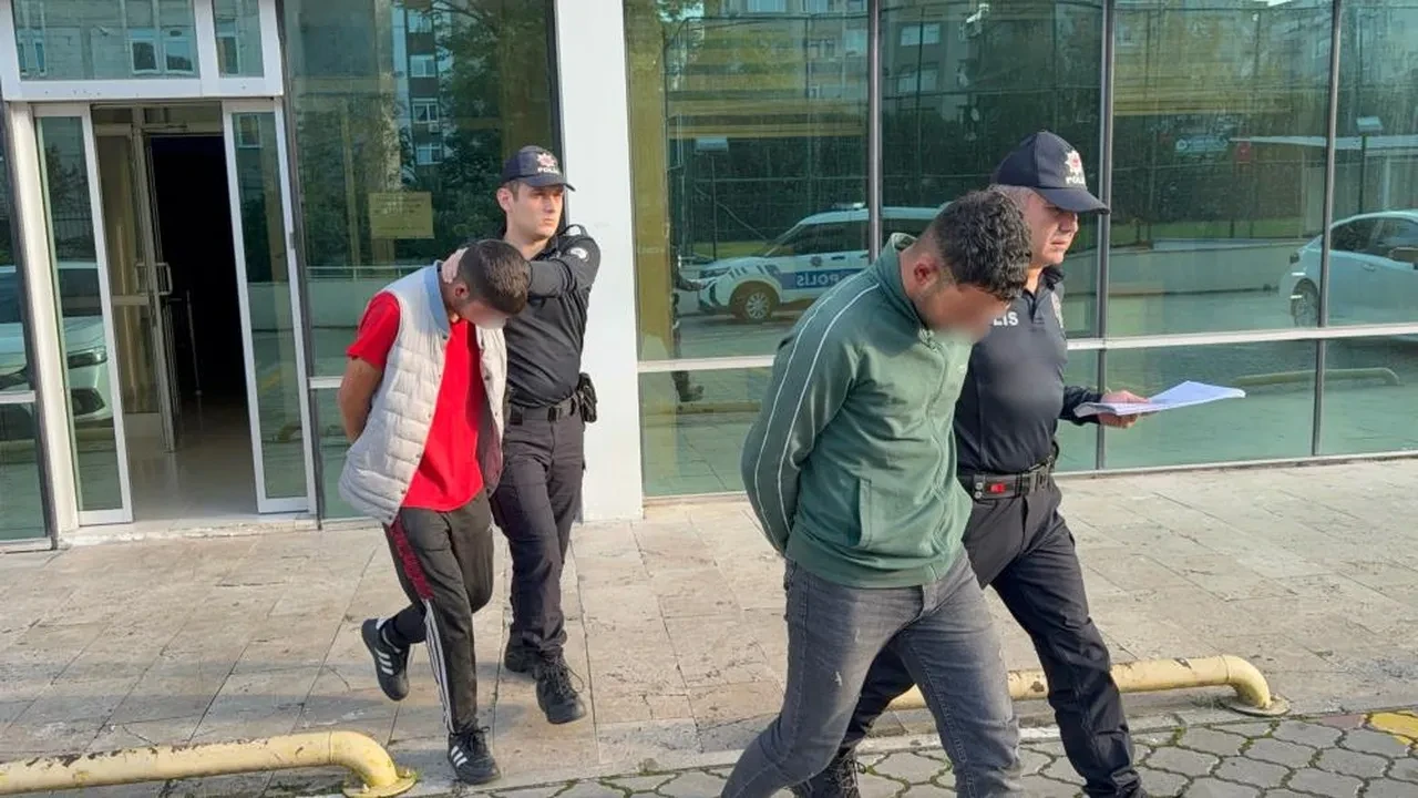 Bu kadarı da pes! Gül satamayınca önce vatandaşa sonra polise saldırdılar