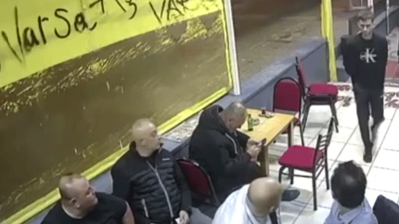 Çay ocağında infaz! Belinden çıkardığı silahla böyle dehşet saçtı