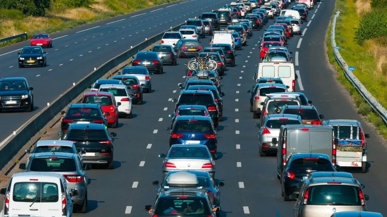 Fransa, elektrikli araçlar için dünyanın ilk kablosuz şarjlı otoyolunu açtı