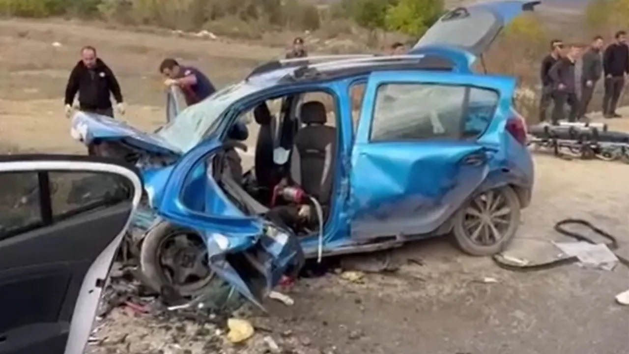 Kastamonu'da otomobiller kafa kafaya çarpıştı: 1 ölü, 5 yaralı