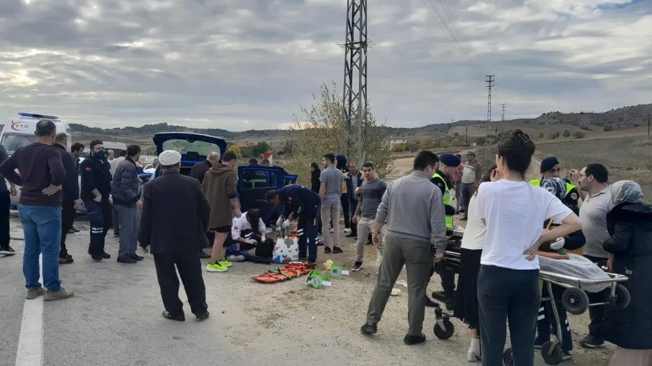 Kastamonu'da otomobiller kafa kafaya çarpıştı: 2 ölü, 4 yaralı