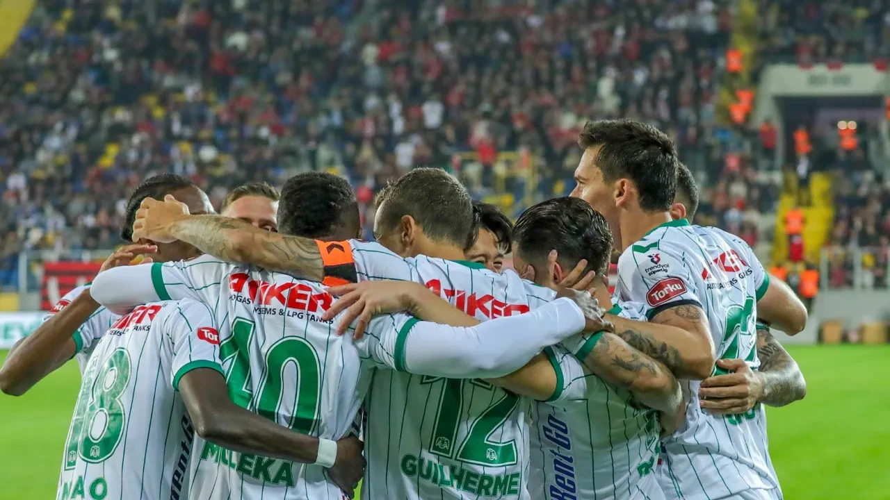 Konyaspor geriye düştü ama pes etmedi: Ankara'da 3 puan geldi!