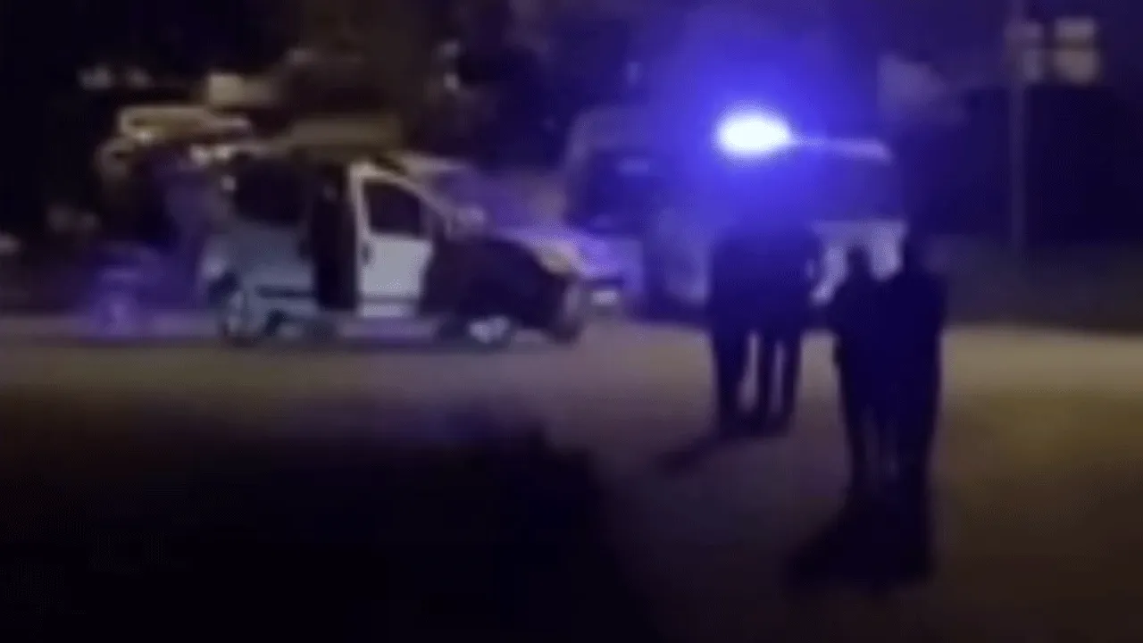 Polisin zor anları kameraya yansıdı! Mahalleli dehşet kavgayı camdan izledi